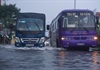 Mưa lớn, đường phố Đà Nẵng chìm trong nước