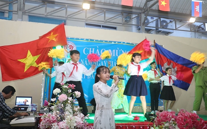 Bà con Việt kiều tổ chức kỷ niệm Ngày 30.4