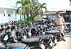 Ninh Thuận: Tiêu hủy hàng trăm phương tiện xe gắn máy không rõ nguồn gốc