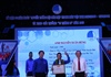 Phó Thủ tướng Trương Hòa Bình trao Giải thưởng "15 tháng 10" cho các cán bộ Đoàn xuất sắc