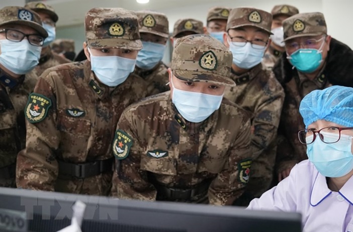 Các bệnh viện dã chiến tại Vũ Hán bắt đầu tiếp nhận bệnh nhân