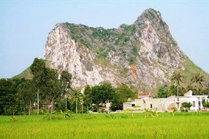 Di tích quốc gia lèn Hai Vai (Diễn Châu, Nghệ An) bị đào bới nham nhở: UBND xã Minh Châu “cho phép” xâm phạm di tích